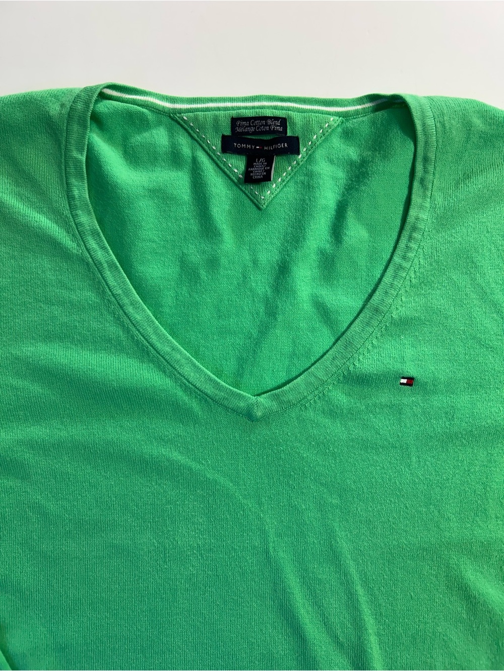 Tommy Hilfiger Sweater Women's V-Neck Green Fitted Ribbed Cuffs Size Large Logo‎